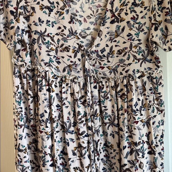 Cozy Casual Leaf Print V-Neck Mini Dress - Picture 2 of 8